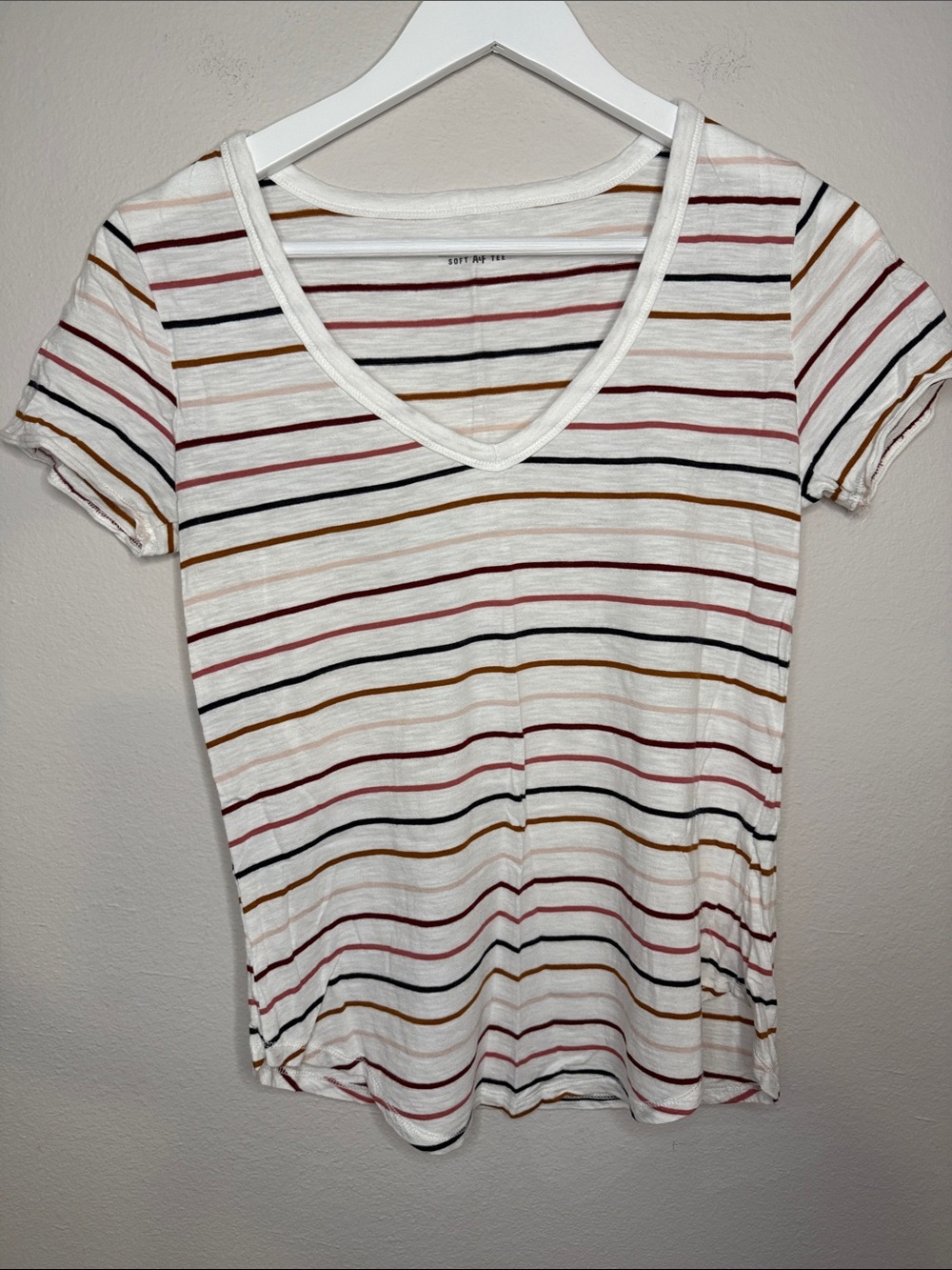 Abercrombie & Fitch White V‑Neck Tee with Red, Black & Tan Stripes [PH0867]